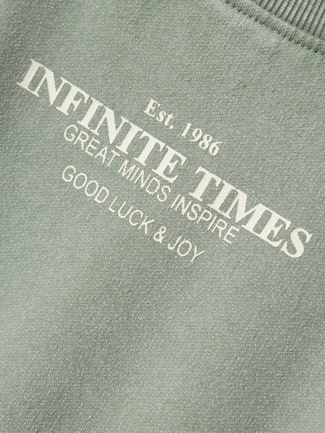 model_shot-front_full